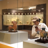 270件古代陶瓷文物亮相清华艺博，展古代东西方文明交流之美 ... ...